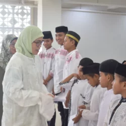 Bagaimanakah Seharusnya Sikap Kita Terhadap Anak Yatim