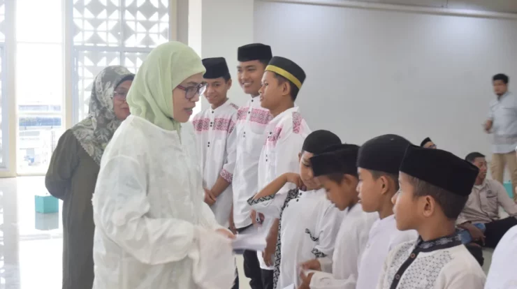 Bagaimanakah Seharusnya Sikap Kita Terhadap Anak Yatim